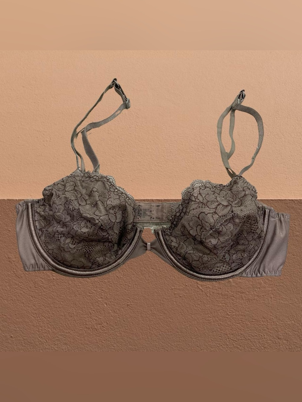vassarette Lace Underwire Bra in Olive Taupe